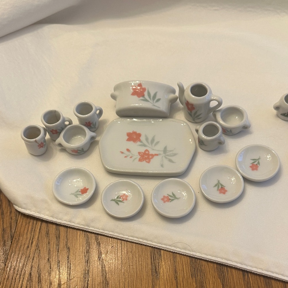 Miniature Floral Tea Set Vintage 1:12 scale perfect for collectors or doll house - Picture 3 of 4